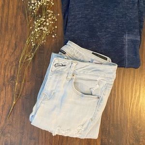 American Eagle 🦅 light wash denim jeans!